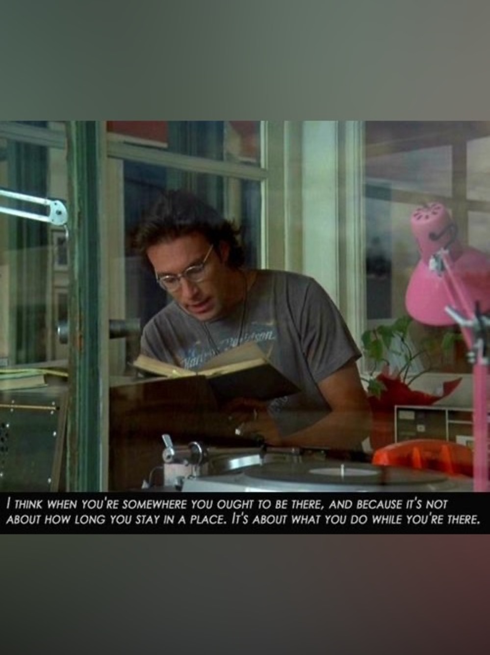'Chris in the Morning' Light Gray Crewneck Sweatshirt 90s TV Northern Exposure - Picture 3 of 14